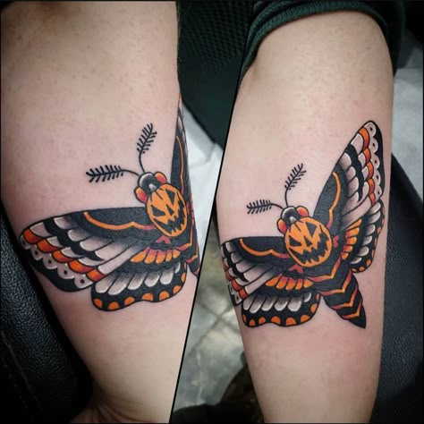 Spooky Above The Knee Tattoo, Edgar Allen Poe Tattoo Traditional, Knee Cap Spider Web Tattoo, Traditional Jackolantern Tattoo, American Traditional Fall Tattoos, Spooky Traditional Tattoo Sleeve, American Traditional Tattoos Horror, Pumpkin Tattoo Traditional, Halloween Moth Tattoo