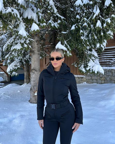 All Black Ski Outfit, Black Ski Outfit, Ski Resort Aesthetic, Winter Ski Outfit, Ski Outfit Aesthetic, Ski Resort Outfit, Cute Ski Outfits, Chile Trip, Ski Trip Outfit