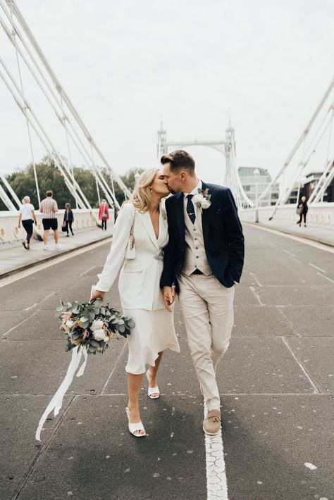 London chelsea elopement, London wedding, white wedding suit Townhall Wedding, London Elopement, Carpenter Photography, London Couple, London Chelsea, White Wedding Suit, Wedding Fund, Chelsea Wedding, London Bride