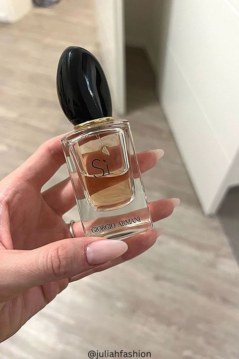 Favorite Perfume Si George Armani Perfume, Aesthetic Sephora, Si Perfume, Giorgio Armani Perfume, Armani Perfume, Perfume Aesthetic, Wedding Perfume, Girls Things, Giorgio Armani Beauty