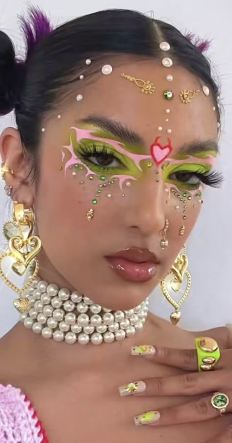 Drag Makeup On Women, Maximalist Makeup Looks, Maximalism Makeup, Maximalist Eye Makeup, Alien Core Makeup, Portals Makeup, Doja Concert, Drag Makeup For Women, Spiritual Makeup