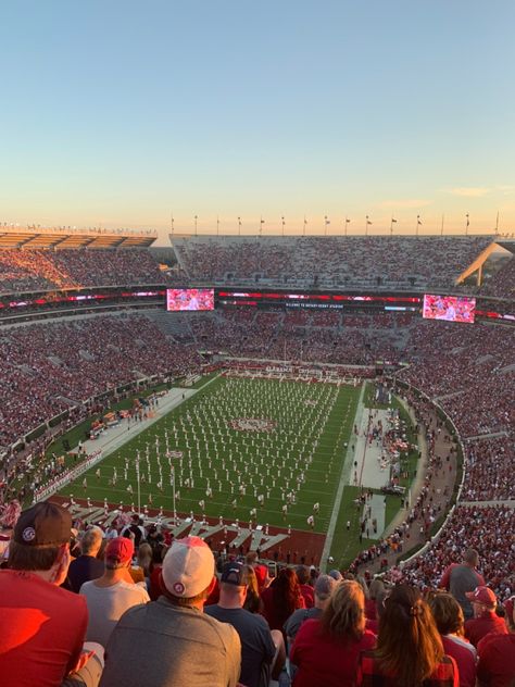 University Of Alabama Football, U Of Alabama, Alabama Football Aesthetic, Roll Tide Alabama Wallpaper, Bama Aesthetic, University Of Alabama Aesthetic, Alabama Rush, Alabama Aesthetic, Alabama Football Game