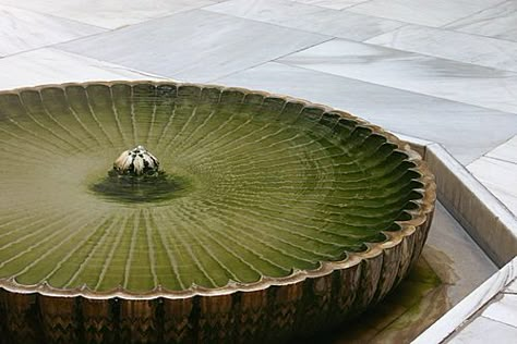 Moorish Fountain Moroccan Water Feature, Minimalist Water Fountain, Moorish Fountain, Minimalist Fountain, Arabic Garden, Moroccan Fountain, Italian Country House, Water Wall Fountain, Modern Water Feature