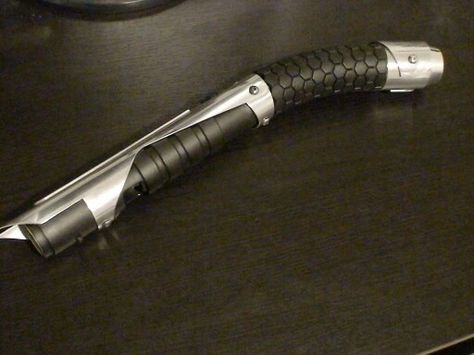 Curved hilt Curved Hilt Lightsaber Art, Curved Hilt Lightsaber, Curved Lightsaber Hilt, Makashi Lightsaber, Curved Lightsaber, Lightsaber Hilt Design, Lightsaber Ideas, Lightsaber Designs, Sith Lightsaber