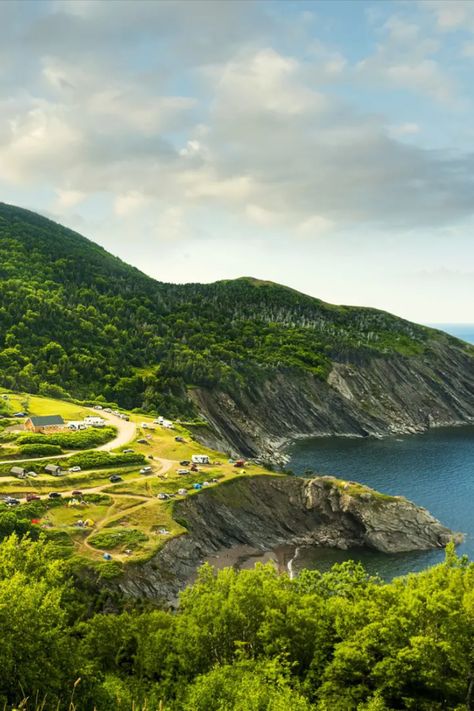 If you’re looking for an amazing road trip that will take you through some of the most stunning landscapes in North America, look no further than the Cabot Trail on Cape Breton Island in Nova Scotia. Lakeside Restaurant, Tiny House Vacation, Cabot Trail, Cape Breton Island, Train Route, Eastern Canada, Stunning Landscapes, Drink Tea, Cape Breton