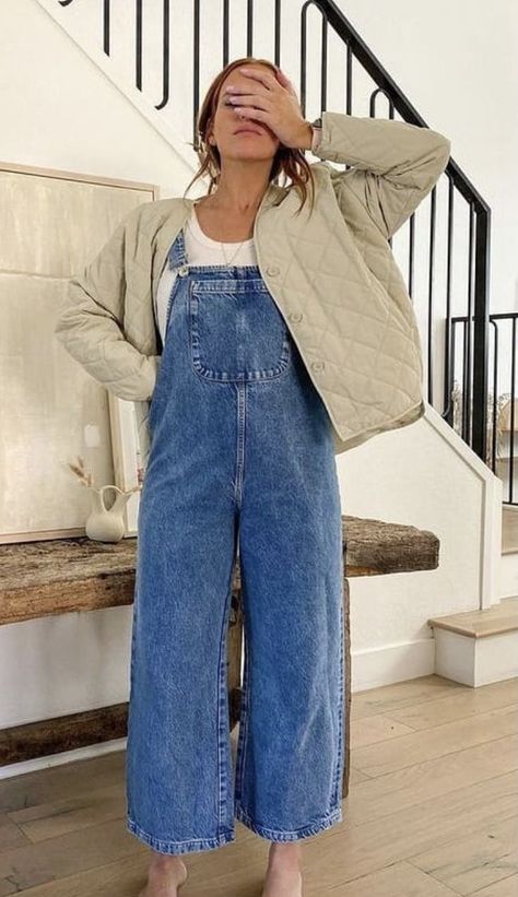 Casual Office Spring Outfits, Casual Tourist Outfit Summer, Casual Quirky Outfits, Winter Outfits Overalls, Nantucket Outfit Spring, Bluegrass Aesthetic Outfit, Chessy Aesthetic Outfits, Easter Outfit 2024, Girly Granola Aesthetic