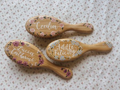 perfect gift for any little girl 🎀 Girly Gifts Ideas, Cosy Cottage, Wooden Brush, Calligraphy Name, Gift Inspo, Wooden Craft, Personalized Baby Girl, Girly Gifts