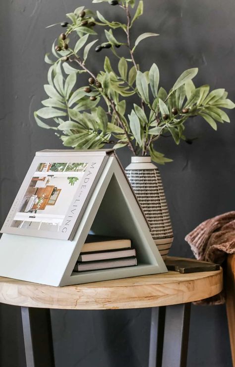 DIY Book Holder with Free Woodworking Plans - Making Manzanita Night Stand Book Holder, Diy Triangle Book Stand, Book Triangle Holder, Diy Book Holder Stand, Book Holder Diy, Triangle Book Stand, Triangle Book Holder, Diy Make And Sell, Diy Book Holder