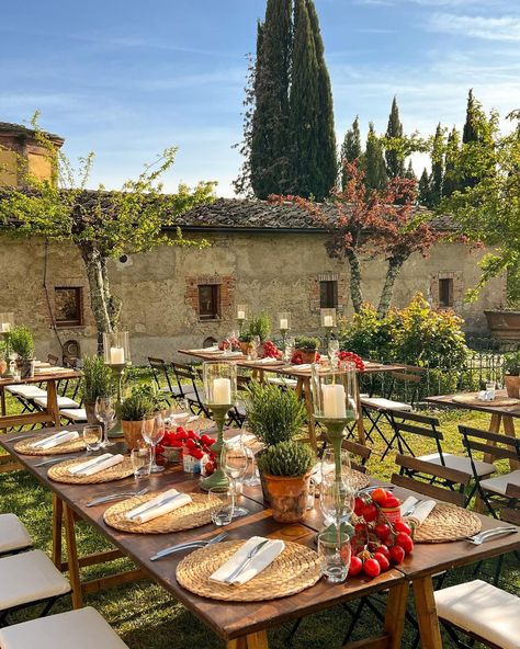 Tuscan Dinner, Dinner Photos, Italy Party, Tuscany Style, Sun Birthday, Welcome Dinner, Italian Party, Tuscan Inspired, Under The Tuscan Sun