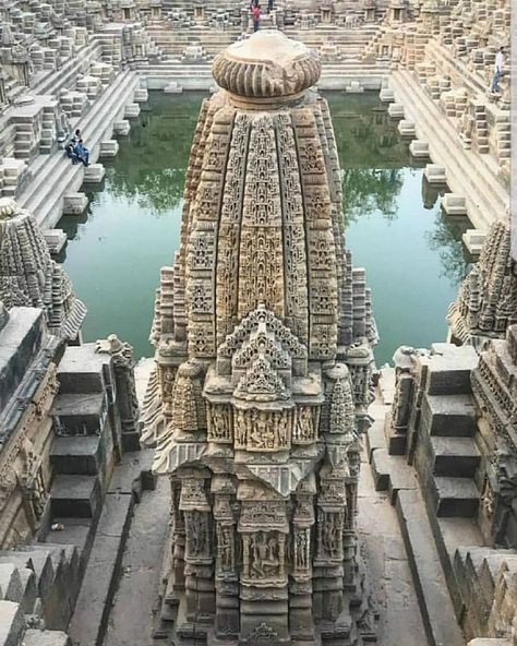 Behold the beautiful and exquisite Temple of the Sun in Modhera, India. This ancient temple is dedicated to the solar deity Surya and was… Hampi Karnataka, Ganesh Temple, Temples Of India, Architecture Antique, Sun Temple, Temple India, Indian Temple Architecture, India Architecture, Ancient Indian Architecture