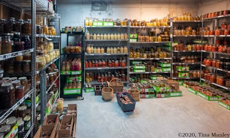 Doomsday Bunker Food Storage, Modern Root Cellar, Food Cellar, Prepper Pantry Organization, Canning Pantry Storage, Prepper Room, Canning Pantry, Canning Room, Homestead Pantry