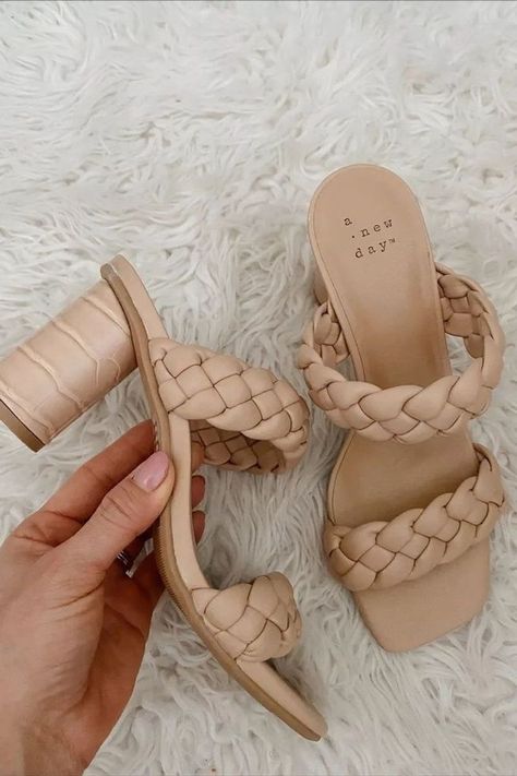 Designer Shoes Heels, Nude Wedges, Street Style Fall Outfits, Chic Shoes, Nude Heels, Target Style, Trendy Shoes, Feminine Style, Perfect Pair