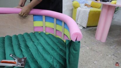 This is a guide to making a DIY couch. Learn how to make a couch out of pool noodles with this fun step-by-step Hometalk tutorial. Diy Pool Noodle Furniture, Floor Chair Diy, Floor Couch Diy, Pool Noodle Bed Frame, Pool Noodle Furniture Diy, How To Make A Couch, Diy Floor Chair, How To Make A Sofa, Diy Floor Couch