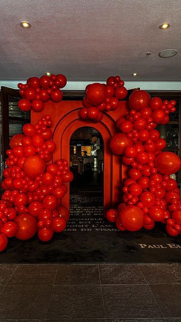 BALLOON & PAPER® on Instagram: "A romantic entrance before Christmas planned by our friends @plushperfectevents inspired by the romantic red piece our friend @chicandsavvyballoons created. . . . #Losangelesevents #ballooninstallation #ballooninstallations #balloongarland #birthdaydinner #balloonartist #ArtisticWonder #ReflectiveArt #ChromeSpheres #disney#ImmersiveInstallation #losangelesballoons #losangelesballoonartist #balloonsculpture #beveryhillsballoons #christmasdecor #balloondecoration #balloongarlands #sphereartist #balloondesign #balloonandpaper #balloonstylist #balloondesigner #balloons #eventplanning #balloonart #luxuryballoonartist #celebrityballoonartist #sphereart #printed #balloons" All Red Balloon Garland, Red Carpet Balloon Decorations, All Red Party Theme, Red Balloon Decorations, All Red Party, Red Birthday Party Decorations, Red Baloons, Red Party Decor, Red Balloon Garland