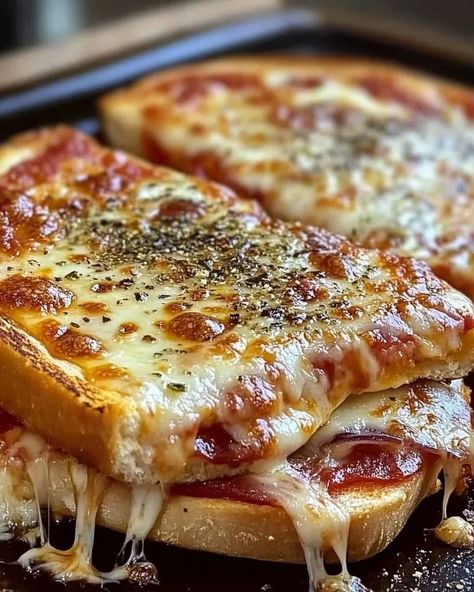 Pizza Grilled Cheese: Ultimate Comfort Food Recipe Grilled Cheese Pizza Recipes, Grilled Cheese Pizza, Cheese Pizza Recipes, Pizza Grilled Cheese Recipes, Grilled Sandwich Recipe, Pizza Grill, Cheese Pizza Recipe, Crescent Roll Pizza, Grill Cheese