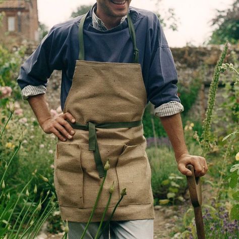 O Green World - inspiration - Imgur Farmer Outfit, Garden Chic, Farm Clothes, Farm Lifestyle, Gardening Outfit, Gardening Apron, Wall Garden, Native Garden, Apron Designs