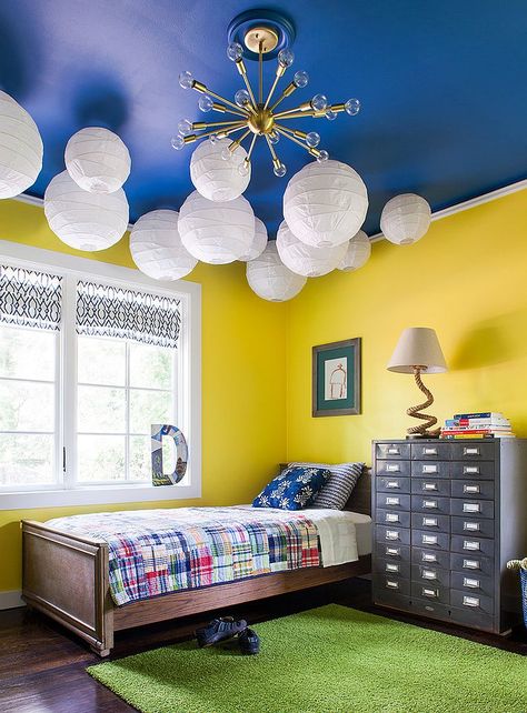 Blue ceiling in the kids' bedroom is a showstopper [Design: Beth Kooby Design] Yellow Boys Room, Yellow Bedroom Paint, Yellow Kids Bedroom, Blue Yellow Bedrooms, Yellow Bedroom Walls, Yellow Kids Rooms, Boys Room Blue, Bedroom Furniture Layout, Yellow Kids