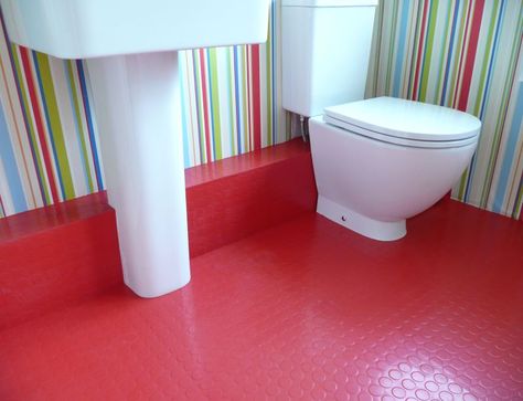 Bathroom with red rubber flooring Rubber Flooring Bathroom, Lantai Vinil, Dark Kitchen Floors, Best Bathroom Flooring, Rubber Floor Tiles, Floor Tiles Design, Flooring Texture, Alternative Flooring, Rubber Tiles