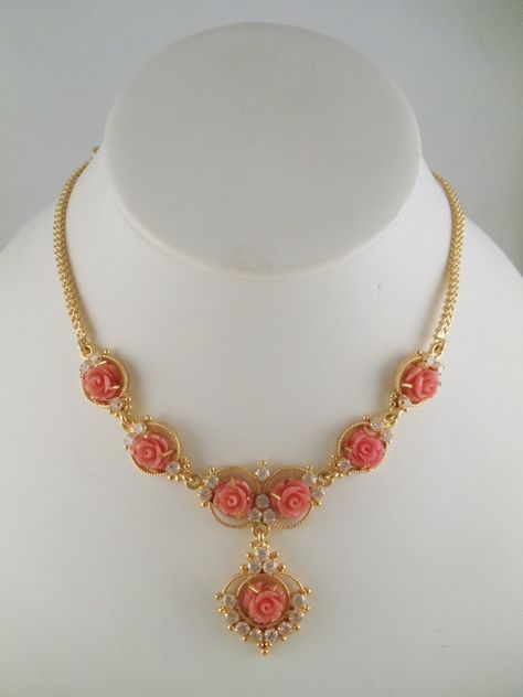 Coral roses Coral Bangles, Chandra Haram, Gold Jewelry Prom, Coral Jewelry Set, Pearl Jewelry Design, Beads Mala, Beautiful Gold Necklaces, Gold Jewelry Simple Necklace, Pearl Necklace Designs