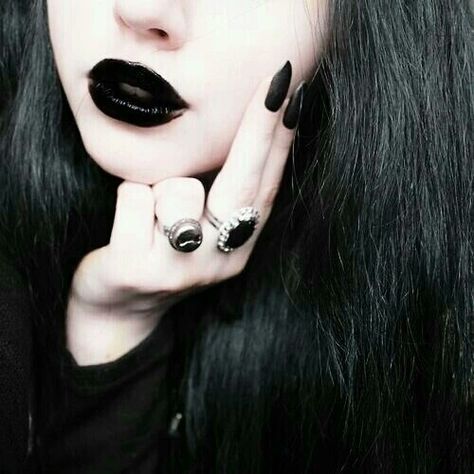 black, nails, and grunge image Gothic Engagement Ring, Tori Vega, Jade West, Black Lipstick, Black Lips, Gothic Makeup, Goth Makeup, Dark Makeup