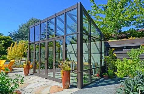 Modern Greenhouse sunroom 2 Contemporary Greenhouses, Greenhouse Roof, Modern Greenhouse, Modern Greenhouses, Moderne Have, Outdoor Greenhouse, Build A Greenhouse, Greenhouse Interiors, Home Greenhouse