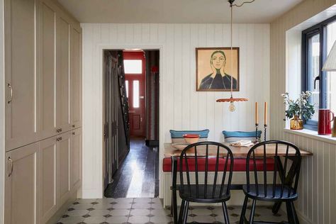 Victorian Terrace SE22 - Laura Stephens Galley Kitchen Renovation, Tongue And Groove Walls, Small Seating Area, Side Return, London Kitchen, English Kitchens, Built In Seating, Banquette Seating, Victorian Terrace