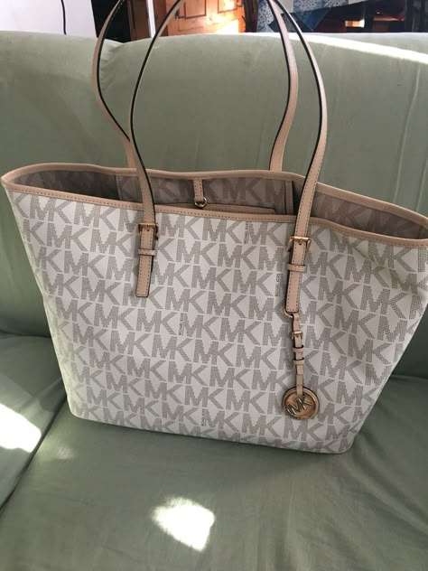 My new MK bag 👜 Mk Tote Bag, Sac Michael Kors, Uni Bag, Fake Designer Bags, Tote Bags For School, Luxury Bags Collection, Handbag Essentials, Mk Purse, Michael Kors Tote Bags