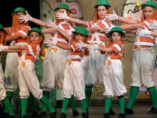 Oompa Loompa Costume, Christmas Stage Design, Willy Wonka Costume, Charlie Chocolate Factory, Wonka Chocolate Factory, Wonka Chocolate, Diy Prom, Christmas Stage, I Am So Lucky