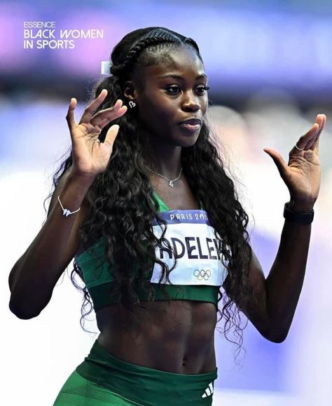 Female Sprinter, Track Women, Track Uniforms, Sha Carri Richardson, Black Supermodels, Track N Field, Athletics Track, Track Pictures, Bedazzled Shoes