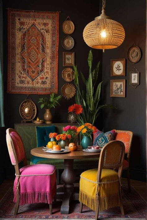 Timeless Boho Dining Chair Ideas: Mix & Match for Style 21 Living Room Decor Dark Couch, Living Room Decor Dark, Dining Chair Ideas, Dark Couch, Boho Dining Table, Mix Match Chairs, Boho Dining Chairs, Chic Dining Chairs, Boho Living Room Ideas