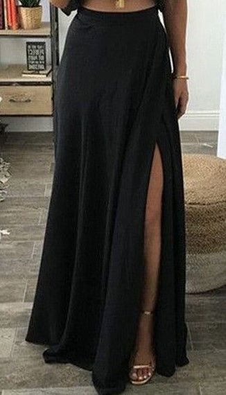 Long Flowy Black Skirt, Flowy Black Skirt Outfit, Flowy Black Skirt, Flowy Outfit, Flowy Outfits, Long Fitted Skirt, Black Flowy Skirt, Mom Fits, Long Black Skirt