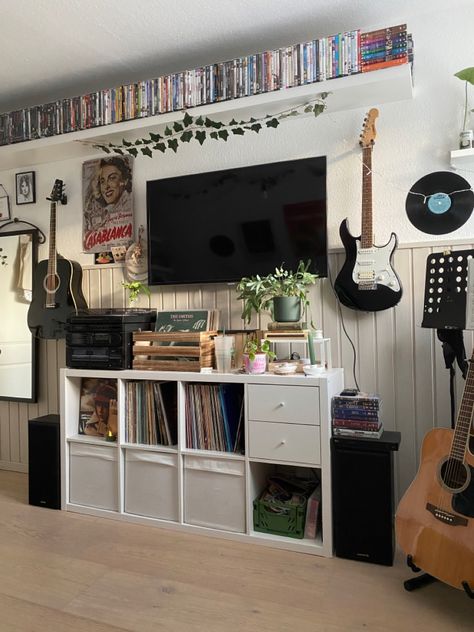 Room Ideas Bookshelves, Small Apartment Room Decor, Music Apartment, Aesthetic Room With Tv, Different Room Styles, Room With Tv Aesthetic, Room Setup Ideas Bedrooms, Music Room Aesthetic, Alternative Bedroom