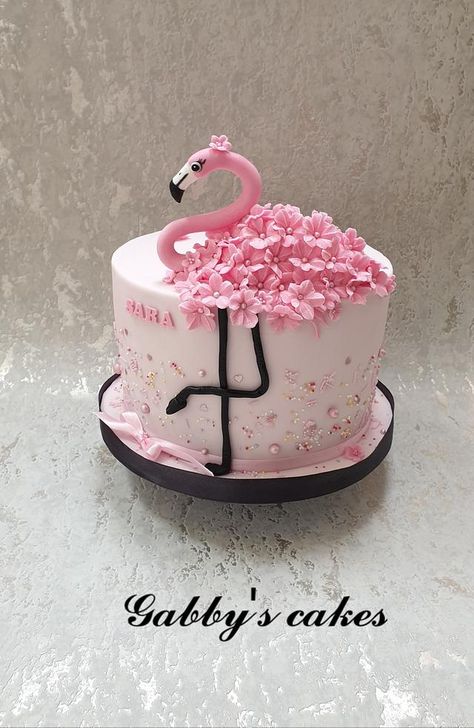 Pink Flamingo... by Gabby's cakes Pink Flamingo Cake Ideas, Flamingo Birthday Theme, Pink Flamingo Cake, Cake Tea Party, Cake Flamingo, Hot Pink Cakes, Flamingo Birthday Cake, Fruit Birthday Party, Mousse Cake Recipe