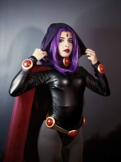 Raven cosplay ideas Raven Cosplay Teen Titans Go, Robin Cosplay Teen Titans, Raven Teen Titans Cosplay, Cosplay Raven, Teen Titans Cosplay, Cosplay Poses, Raven Cosplay, Robin Cosplay, Cosplay Pictures