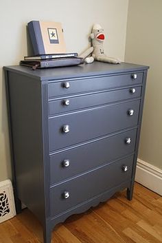 beige walls, navy dresser - Ty's room Home Exterior Colors, Boys Room Paint Colors, Exterior Paint Ideas, Navy Dresser, Pallet Furniture Table, Boy Room Paint, Hale Navy, Deep Freeze, Gray Walls