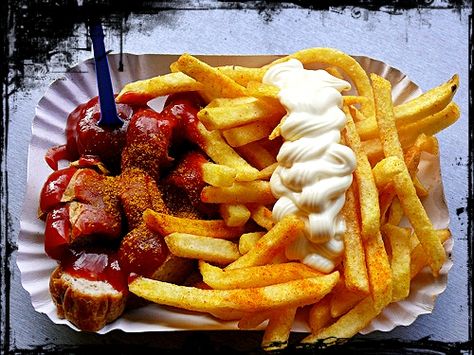 German Street Food Greats: The Currywurst | The Hobby Cook Germany Food, German Food, Fish And Chips, French Fries, International Recipes, Peta, Ketchup, Street Food, Love Food