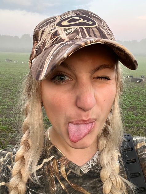 #ducksunlimited #doitfortheducks #countrylife #countrylifestyle #country #countryoutfit #countrygirl #duckhunting #girlduckhunting #huntinggirl #girlswithguns #shotgun #waterfowlseason #duckseason #girlduckhunter #cutehunter #cutegirlhunting #blonde Girl Hunting, Duck Season, Hunting Girls, Ducks Unlimited, Duck Hunter, Country Lifestyle, Duck Hunting, Country Outfits, Blonde Girl