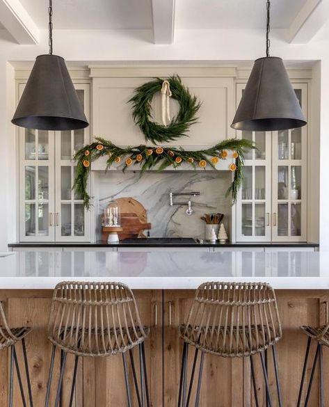 Cafe Style Kitchen, Kitchen With Marble Backsplash, Color Schemes Christmas, Popular Interior Design Styles, Kitchen With Marble, Greige Kitchen, Kitchen Christmas Decor, Pure Salt Interiors, Stove Hood