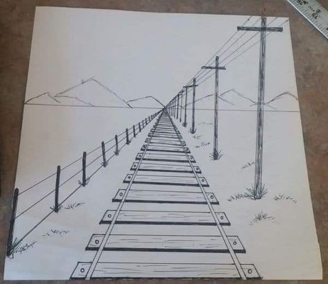 Draw Ideas Easy, Track Drawing, 1 Point Perspective Drawing, 1 Point Perspective, 7th Grade Art, Perspective Drawing Architecture, Sketching Tips, Perspective Drawing Lessons, One Point Perspective