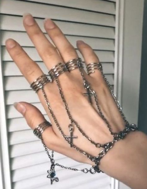 Kurapika Hand Chains, Tattoos Constellation, Honey Brown Eyes, Leo Hair, Emo Jewelry, Hand Chain Jewelry, Grunge Accessories, Grunge Jewelry, Edgy Jewelry