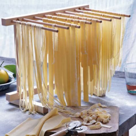 Fresh Pasta Recipe, Pasta Rack, Making Spaghetti, Pasta Drying Rack, Fresh Pasta Recipes, Kitchen Aid Recipes, Dryer Rack, Mixer Recipes, How To Make Spaghetti