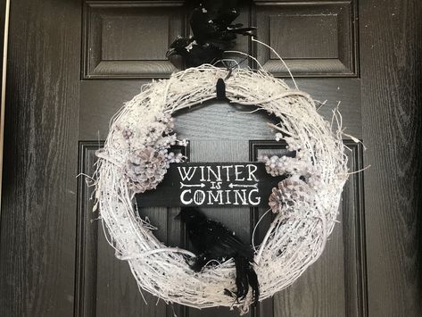 Game Of Thrones Wreath, Avengers Perler, Game Of Thrones Food, Game Of Thrones Decor, Game Of Thrones Christmas, Vikings Halloween, Christmas Perler Beads, Game Of Thrones Party, T Craft