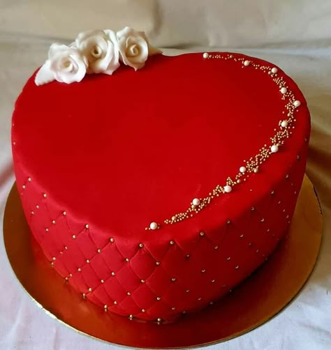 Red Heart Cake Birthday, Anniversary Cake Heart Shape, Heart Cake Designs Birthday, Heart Shape Cake Designs, Red Heart Cake, Heart Cake Design, Anniversary Cake Designs, Happy Anniversary Cakes, Heart Cakes