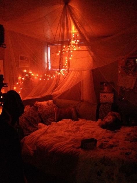 Fort Bedroom, Bedroom Fort, Bed Fort, Sleepover Room, Blanket Forts, Themed Bedroom, Club Room, Dreamy Room, Dream Room Inspiration