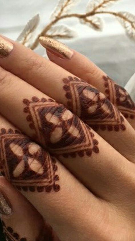 Henna Finger Designs, Henna Fingers, Henna Finger Tattoo, Nail Henna, Cute Henna Tattoos, Henna Nails, Henna Inspired Tattoos, Finger Henna Designs, Tattoo Mandala