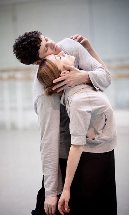 Jonathan Cope and Marianela Nunez. Rehearsing in 2010 for one of her favourite ballets Winter Dreams by #sirkennethmacmillan #dreamrole Dance Photography Partner, Partner Dance Photography, Ballerina With Partner, Ballet Poses With Partner, Contemporary Dance Partner Work, Ballet Couple, Kuchiki Byakuya, Dancer Pose, Ballet Poses