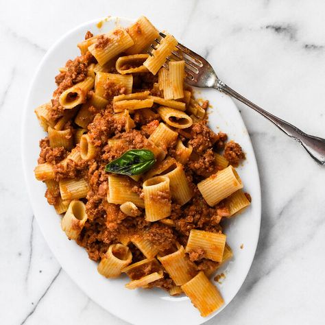 Sur La Table Recipes, Pasta Meals, Recipes Italian, Pasta Bolognese, Bolognese Recipe, Cooking Together, Meat Sauce, Authentic Italian, Cooking Essentials