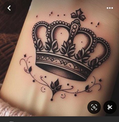 Crown Tattoo Wrist, Coronas Tattoo, Crown Hand Tattoo, Crown Tattoos For Women, Roses Tattoos, Crown Tattoos, Cute Thigh Tattoos, Rose Drawing Tattoo, Crown Tattoo Design