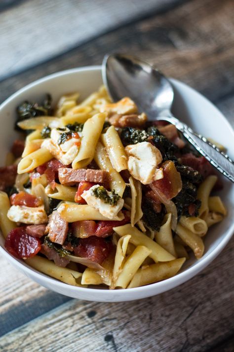 This quick and easy pasta with Ham, Feta, and Kale is the perfect way to use up leftovers on a busy night! Ham Pasta Recipes, Pasta With Ham, Ham And Cheese Pasta, Healthy Ham, Kale Feta, Holiday Ham Recipes, Ham Pasta, Cheese Pasta Recipes, Kale Pasta