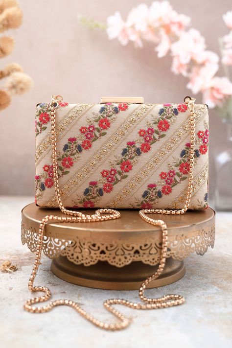 Discover these amazing collection of Multi Color Embroidered Resham Floral Box Clutch by Amyra online at Aza Fashions. Handbag Photoshoot, Pearl Bags, Affordable Purses, Unique Clutch, Hamper Ideas, Diy Bag Designs, Embroidered Clutch, Silk Bag, Party Clutch